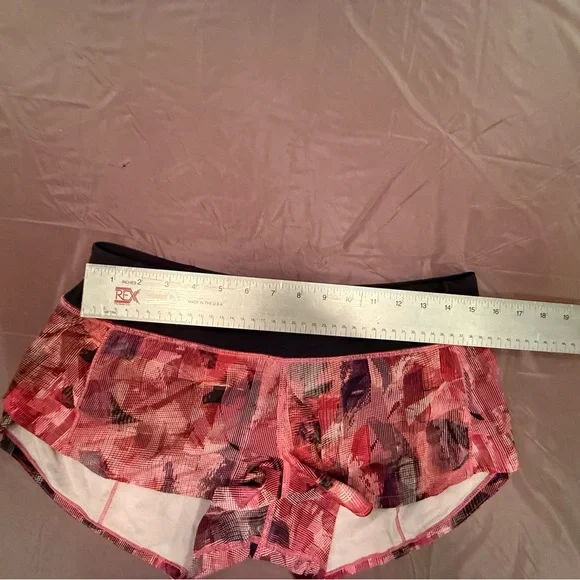 Lululemon Speed Up Low Rise Shorts 2.5” Inseam Pink/Black Size 6/Small MSRP $68 - Picture 9 of 13
